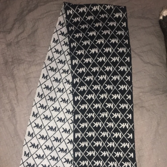 Michael Kors Accessories - Micheal Kors scarf